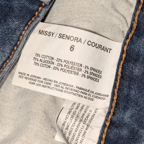 Bandolino blue denim jeans, size 6. Stretchy! - Picture 3 of 4